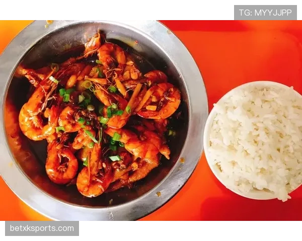 杨瀚森训练间歇掏出几个小零食,看着队友都惊了…这“真行”还能“带饭”? 杨瀚森训练间歇掏出几个小零食,看着队友都惊了…这“真行”还能“带饭”?